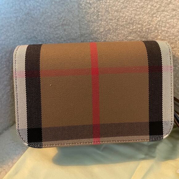 Burberry Beige Plaid Women's Bag - Picture 7 of 9